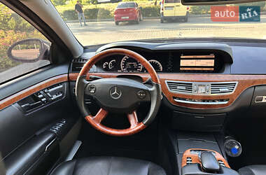Седан Mercedes-Benz S-Class 2005 в 