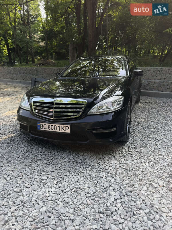 Mercedes-Benz S-Class 2011