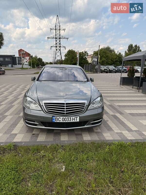 Седан Mercedes-Benz S-Class 2009 в Львове
