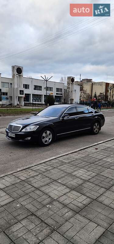 Седан Mercedes-Benz S-Class 2006 в Вараше