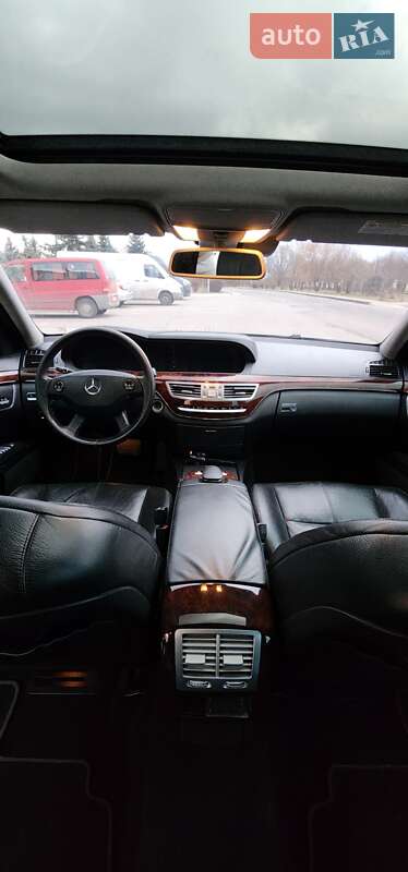 Седан Mercedes-Benz S-Class 2006 в Вараше