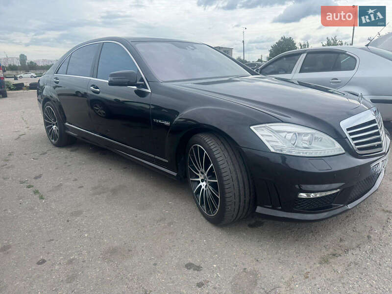 Mercedes-Benz S-Class 2011