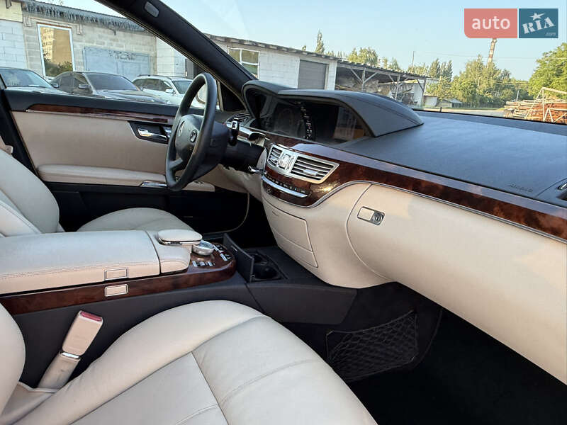 Седан Mercedes-Benz S-Class 2006 в Ровно