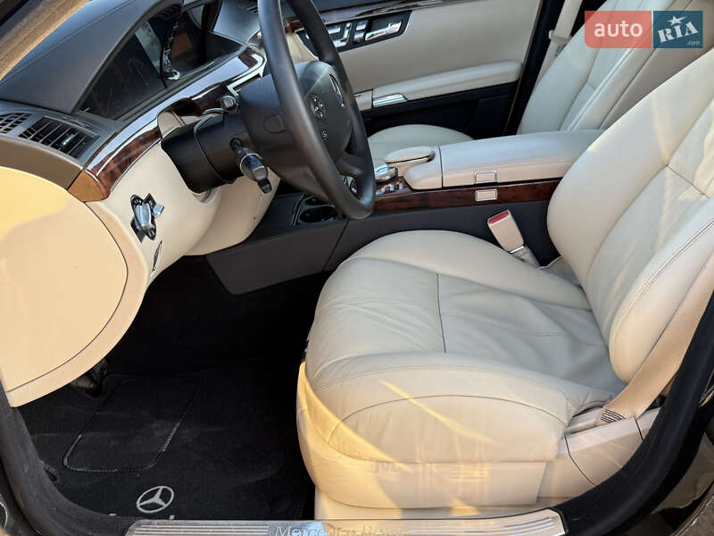 Седан Mercedes-Benz S-Class 2006 в Ровно