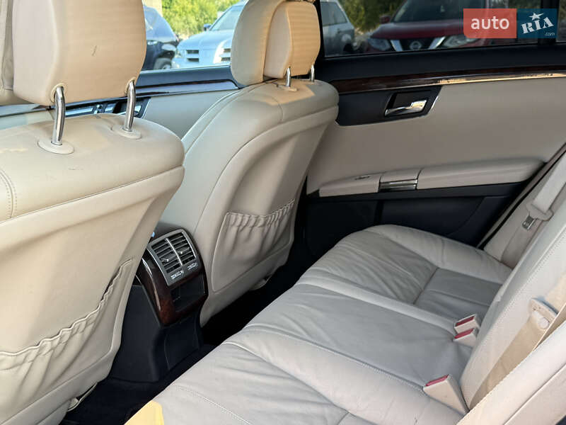 Седан Mercedes-Benz S-Class 2006 в Ровно