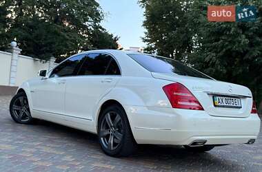 Седан Mercedes-Benz S-Class 2012 в 