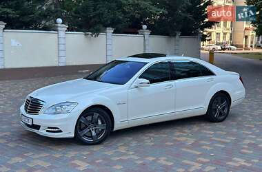 Седан Mercedes-Benz S-Class 2012 в 