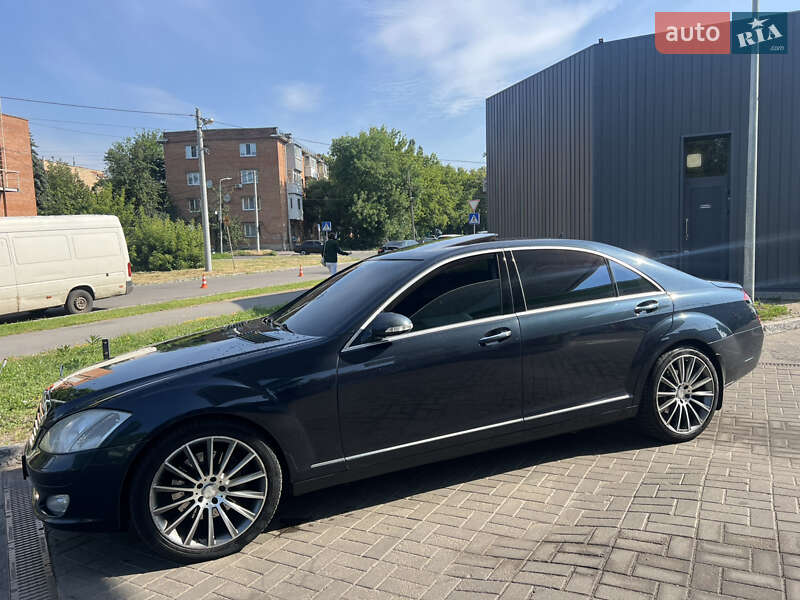 Mercedes-Benz S-Class 2005
