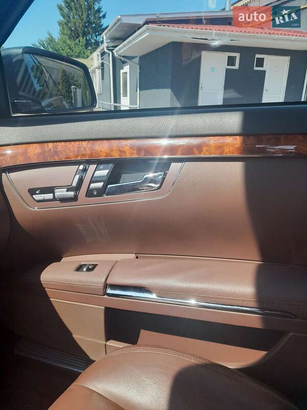 Седан Mercedes-Benz S-Class 2012 в Оржице