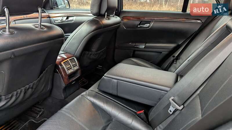Седан Mercedes-Benz S-Class 2009 в Стрию