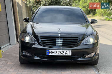 Седан Mercedes-Benz S-Class 2005 в 