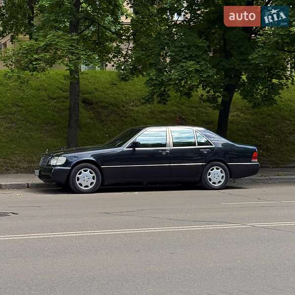 Mercedes-Benz S-Class 1992