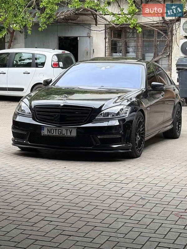Mercedes-Benz S-Class 2011