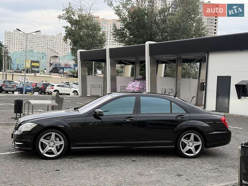 Mercedes-Benz S-Class 2010