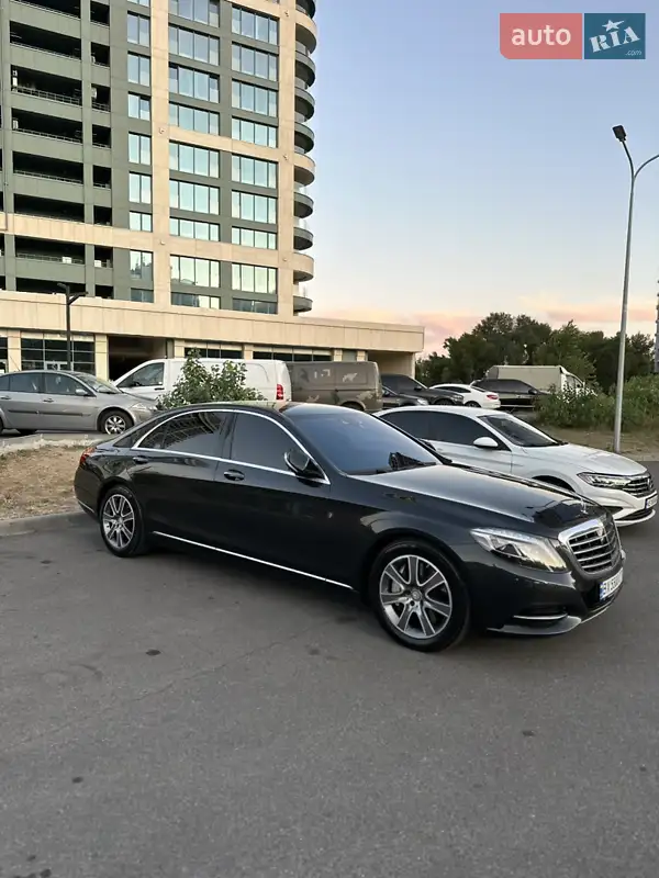 Mercedes-Benz S-Class