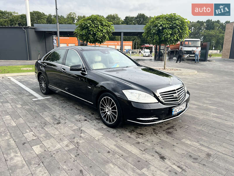 Mercedes-Benz S-Class 2012