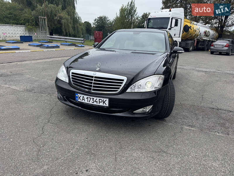 Седан Mercedes-Benz S-Class 2006 в 