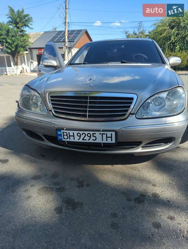 Седан Mercedes-Benz S-Class 2004 в 