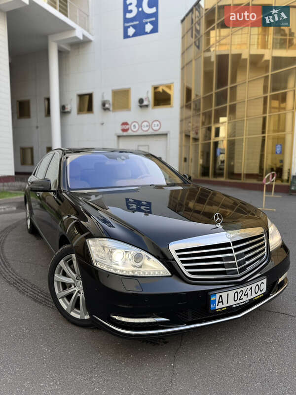 Седан Mercedes-Benz S-Class 2009 в 