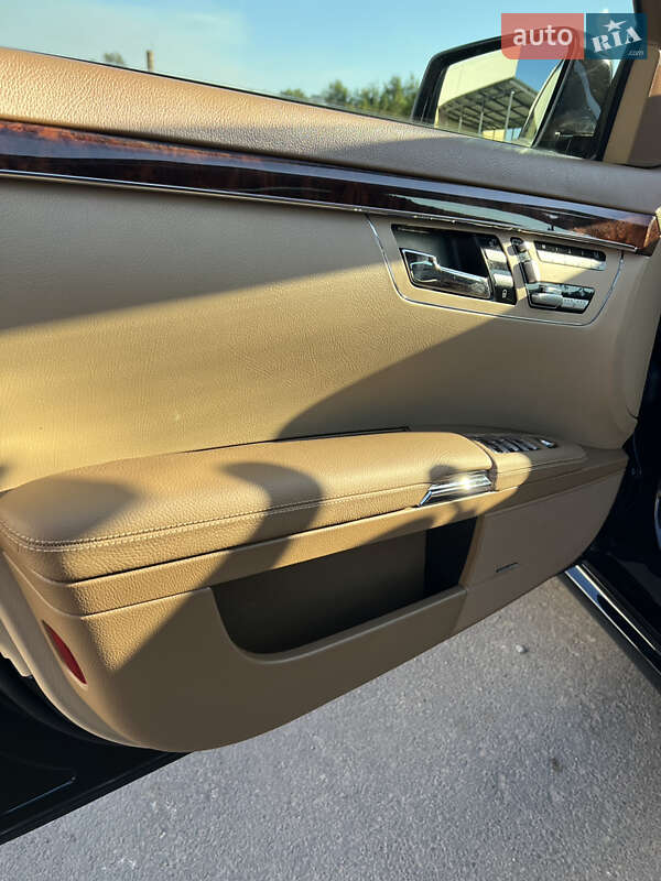 Седан Mercedes-Benz S-Class 2006 в Дніпрі