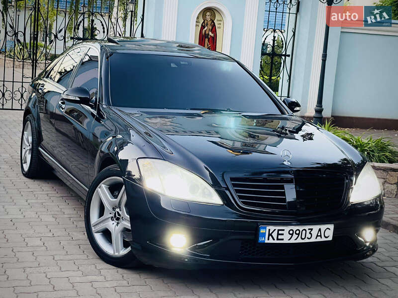 Mercedes-Benz S-Class 2005