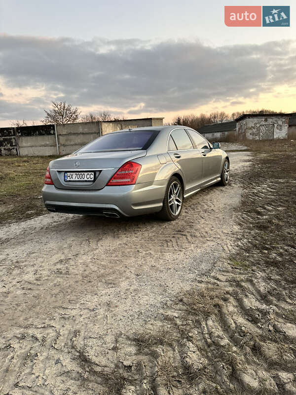 Седан Mercedes-Benz S-Class 2012 в 