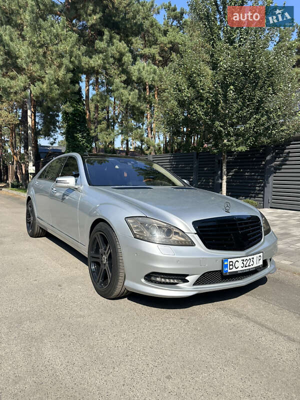 Mercedes-Benz S-Class 2011