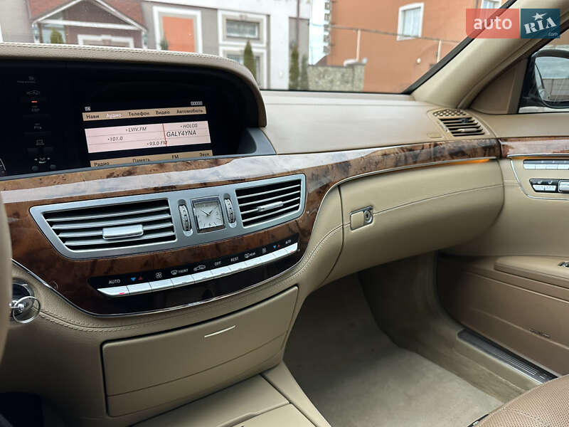 Седан Mercedes-Benz S-Class 2006 в Львове