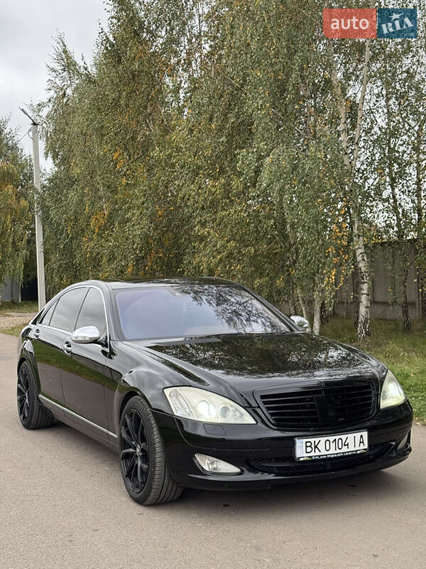 Седан Mercedes-Benz S-Class 2006 в Ровно
