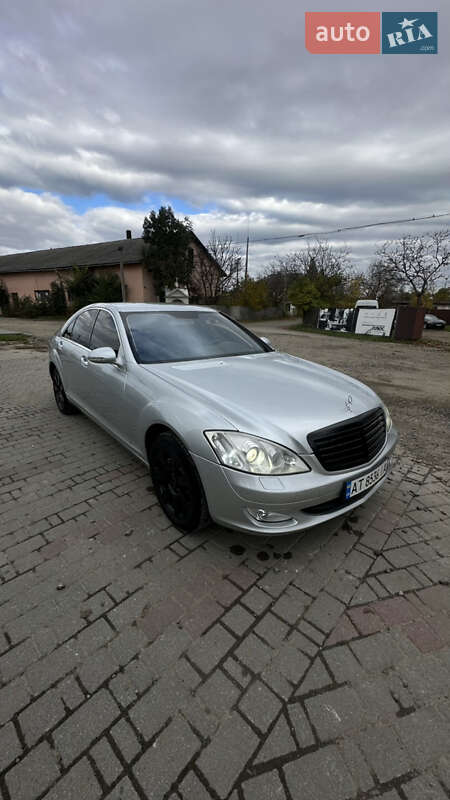 Седан Mercedes-Benz S-Class 2006 в Косове