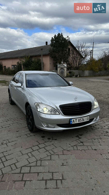 Седан Mercedes-Benz S-Class 2006 в Косове