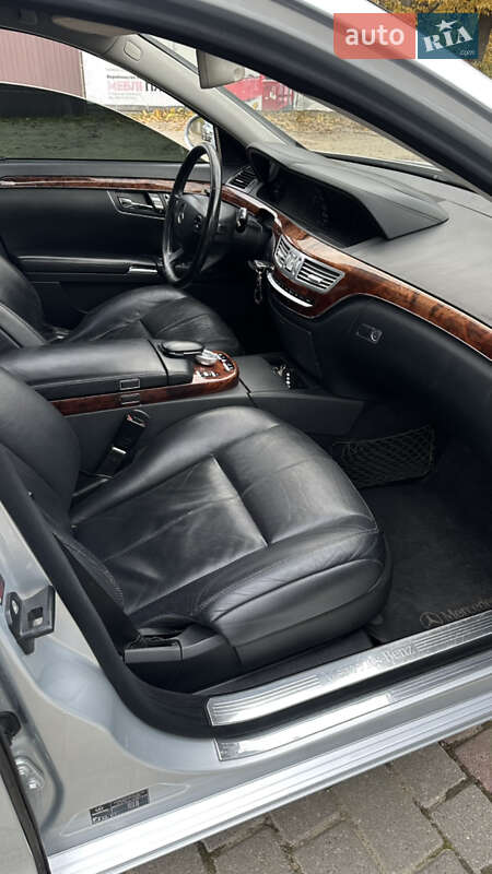 Седан Mercedes-Benz S-Class 2006 в Косове