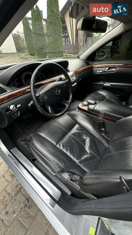 Седан Mercedes-Benz S-Class 2006 в Косове