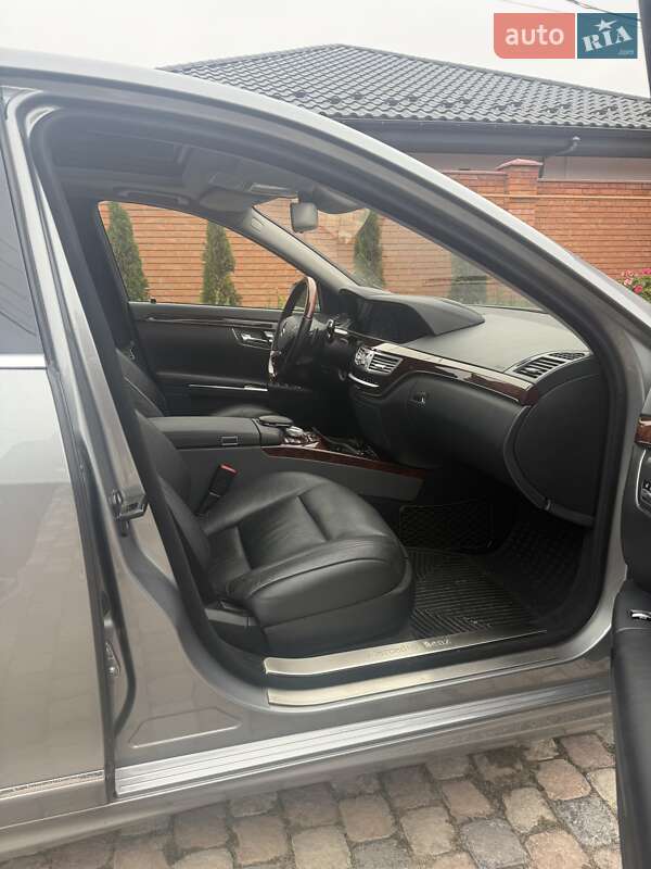 Седан Mercedes-Benz S-Class 2010 в Каменке