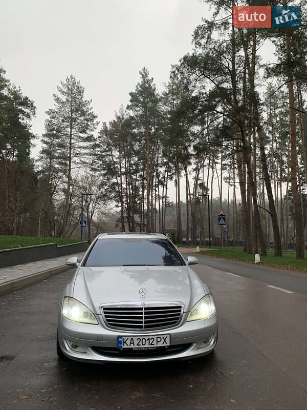 Mercedes-Benz S-Class 2006 Mercedes-Benz S-Class 2006