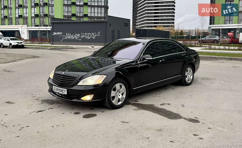 Mercedes-Benz S-Class 2005
