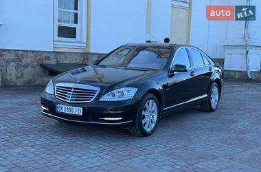 Седан Mercedes-Benz S-Class 2011 в Вараше