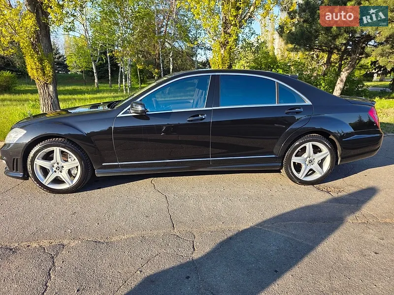 Mercedes-Benz S-Class 2011