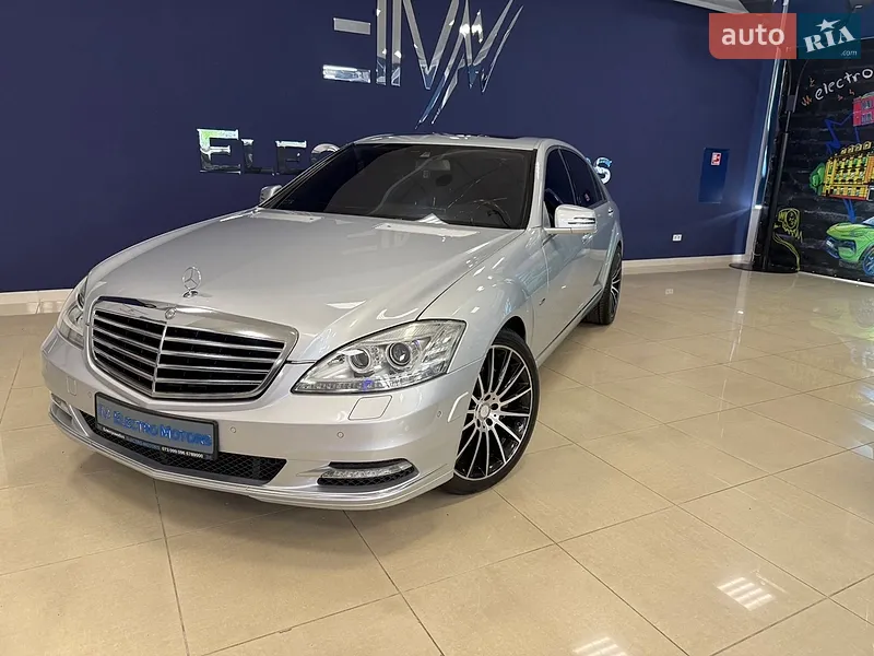 Mercedes-Benz S-Class