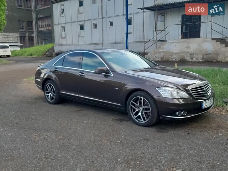 Mercedes-Benz S-Class 2012