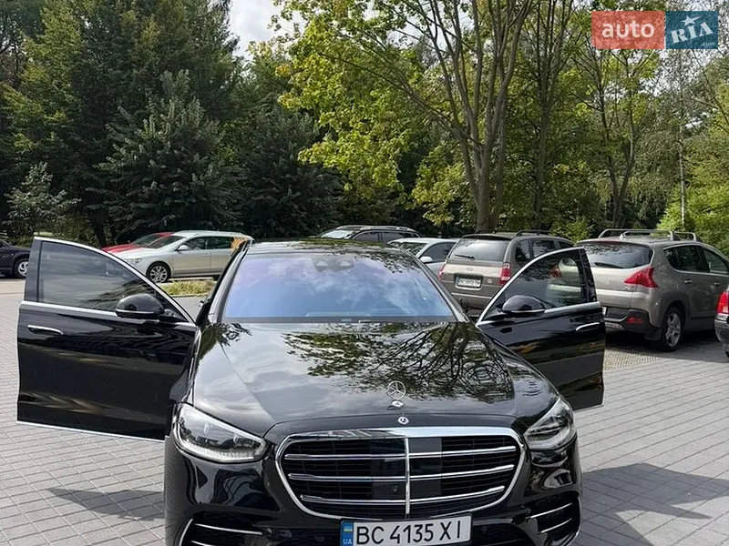 Mercedes-Benz S-Class