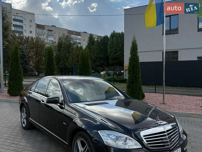 Mercedes-Benz S-Class 2012