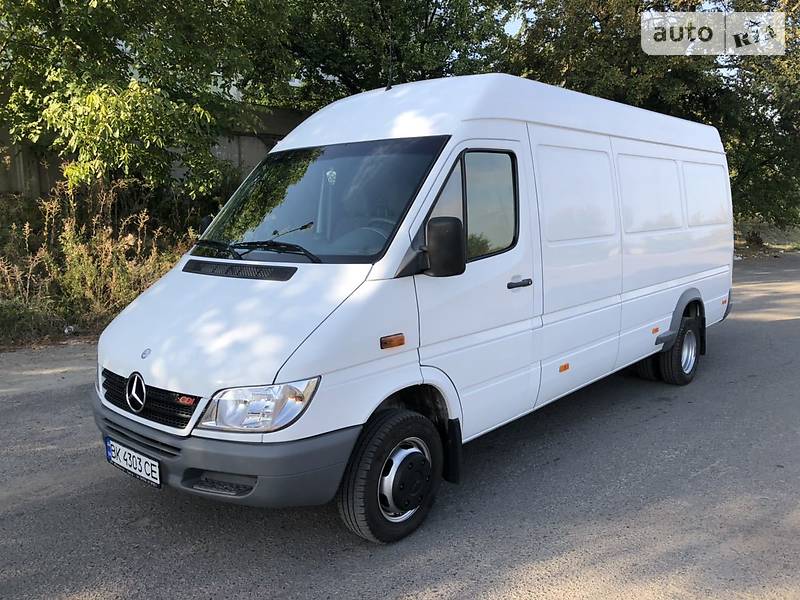 Грузовой фургон Mercedes-Benz Sprinter 2011 в 