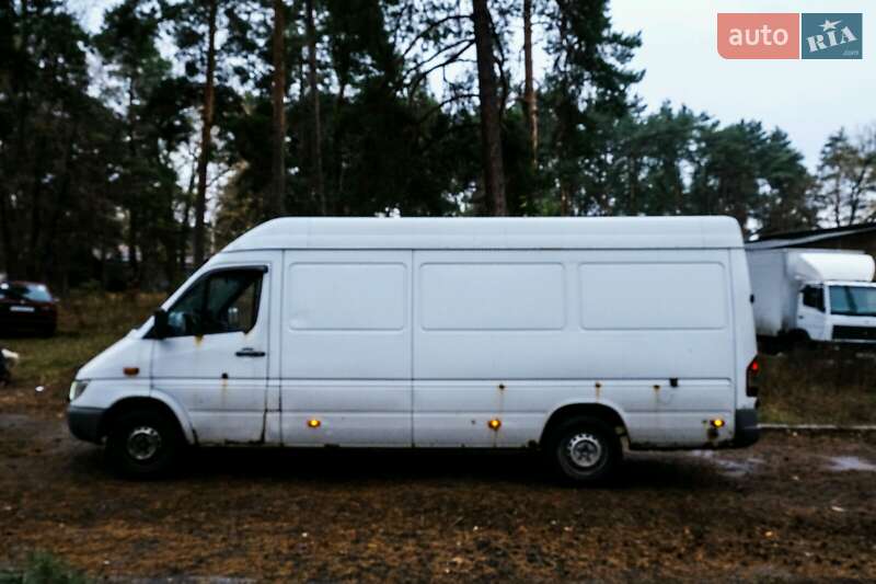 Грузовой фургон Mercedes-Benz Sprinter 2005 в 
