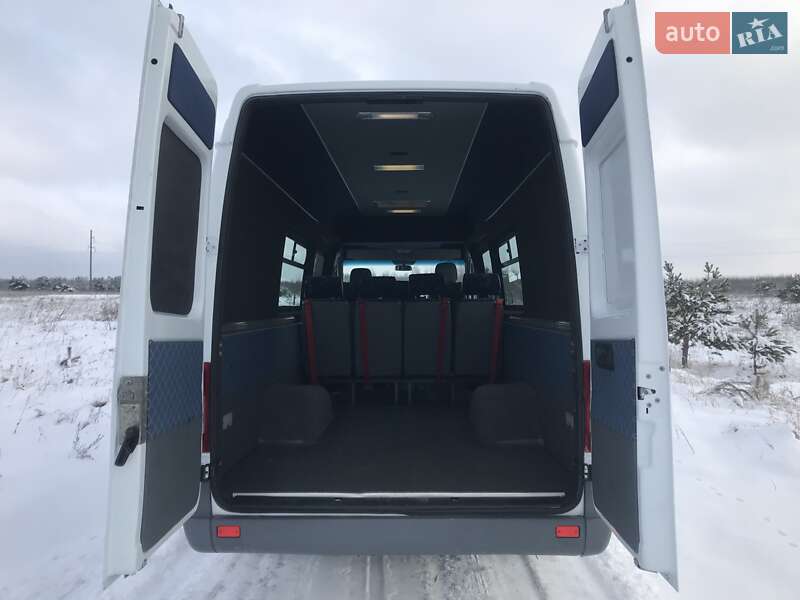 Вантажопасажирський фургон Mercedes-Benz Sprinter 2006 в Рівному
