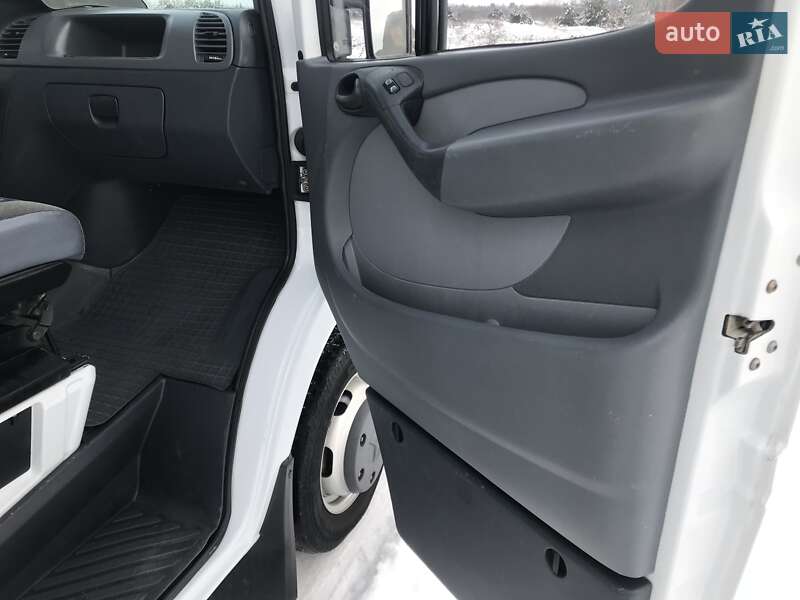 Вантажопасажирський фургон Mercedes-Benz Sprinter 2006 в Рівному