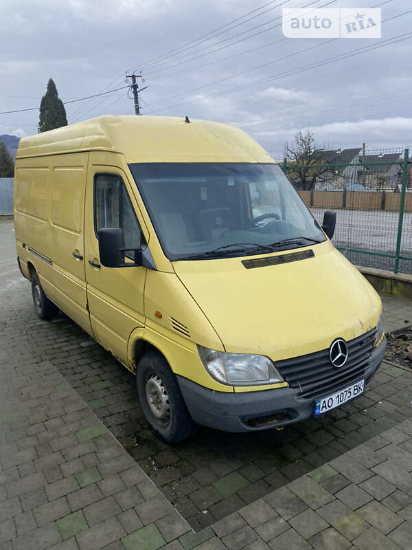 Грузовой фургон Mercedes-Benz Sprinter 2002 в Ужгороде