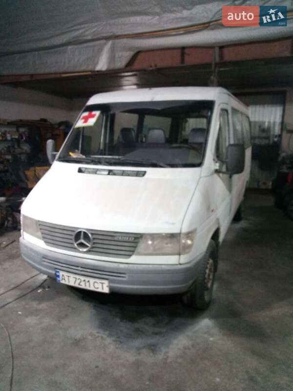 Микроавтобус Mercedes-Benz Sprinter 1995 в Ивано-Франковске