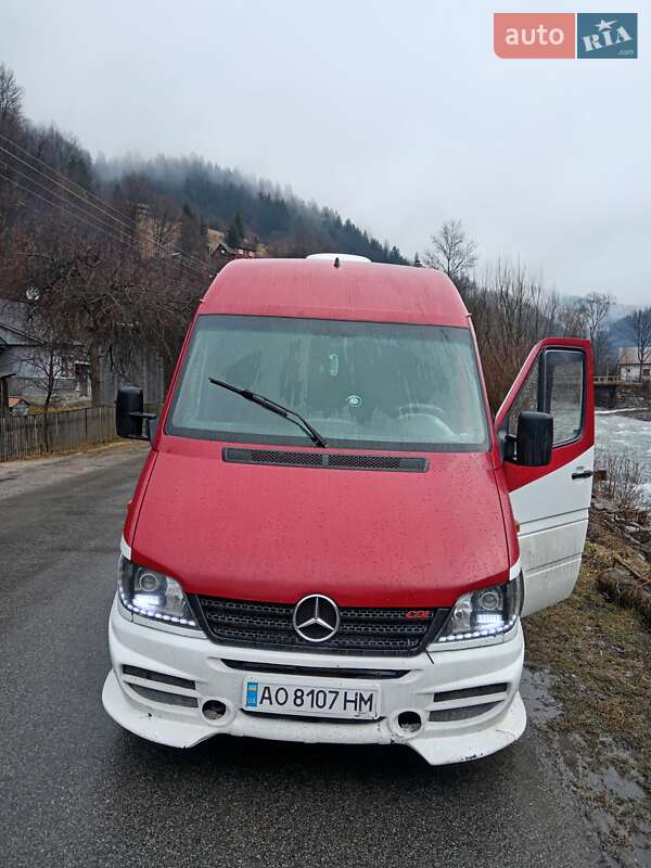 Микроавтобус Mercedes-Benz Sprinter 2005 в 