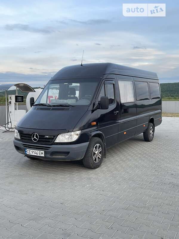 Микроавтобус Mercedes-Benz Sprinter 2005 в Новоселице